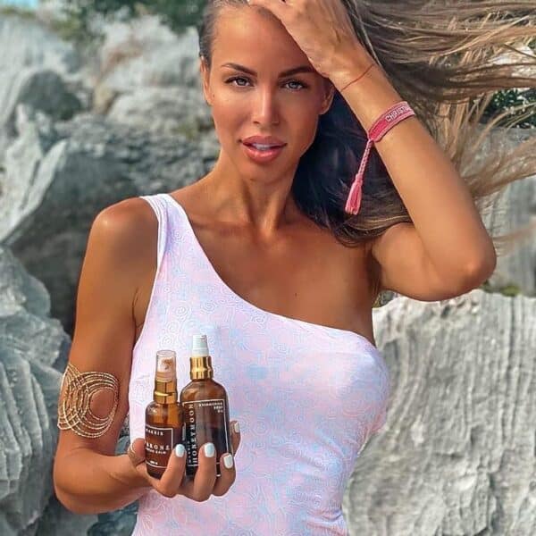 Makris-Shimmering-Body-Oil-04 Makris-Shimmering-Body-Oil-04